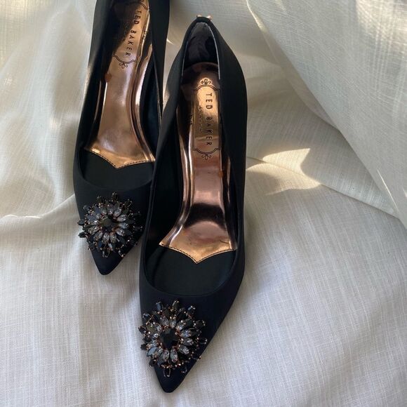 Ted baker black satin and rose gold broach pumps with metallic heel - RARE - Picture 3 of 5